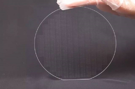 Wafer Sapphire yang sangat stabil untuk Properti Optik Konsisten C-plane 0001
