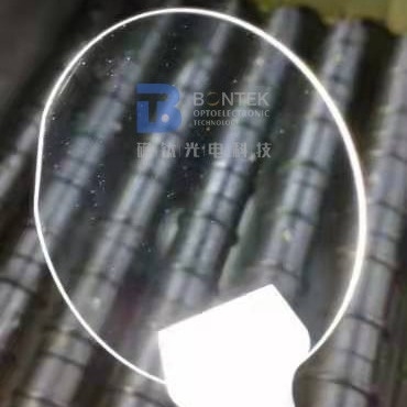 Wafer Piezoelektrik 0,5mm 6 inci Dengan Orientasi Yang Dirancang Dan Arah Propagasi