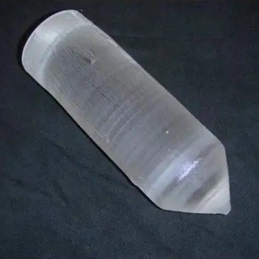 High Light Yield High Density LYSO(Ce) Scintillation Crystal Dengan Waktu Peluruhan Pendek